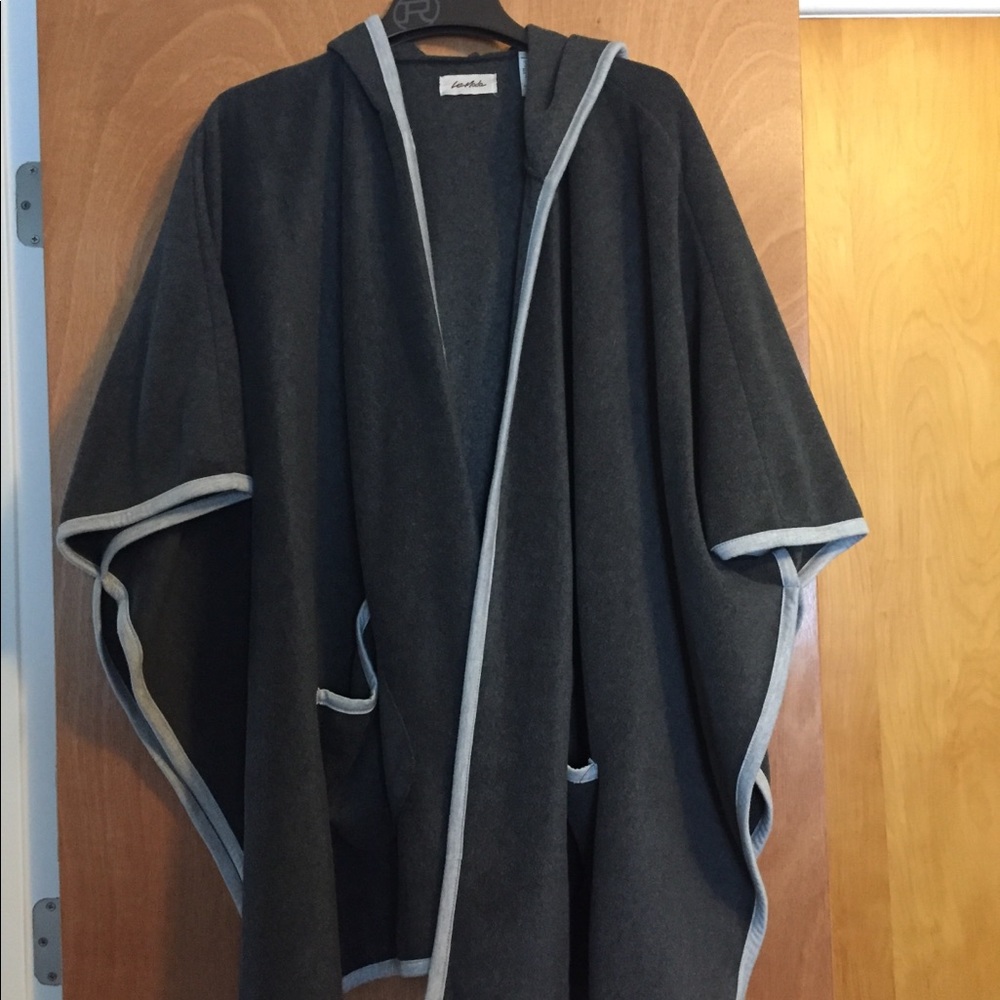 Hooded cape